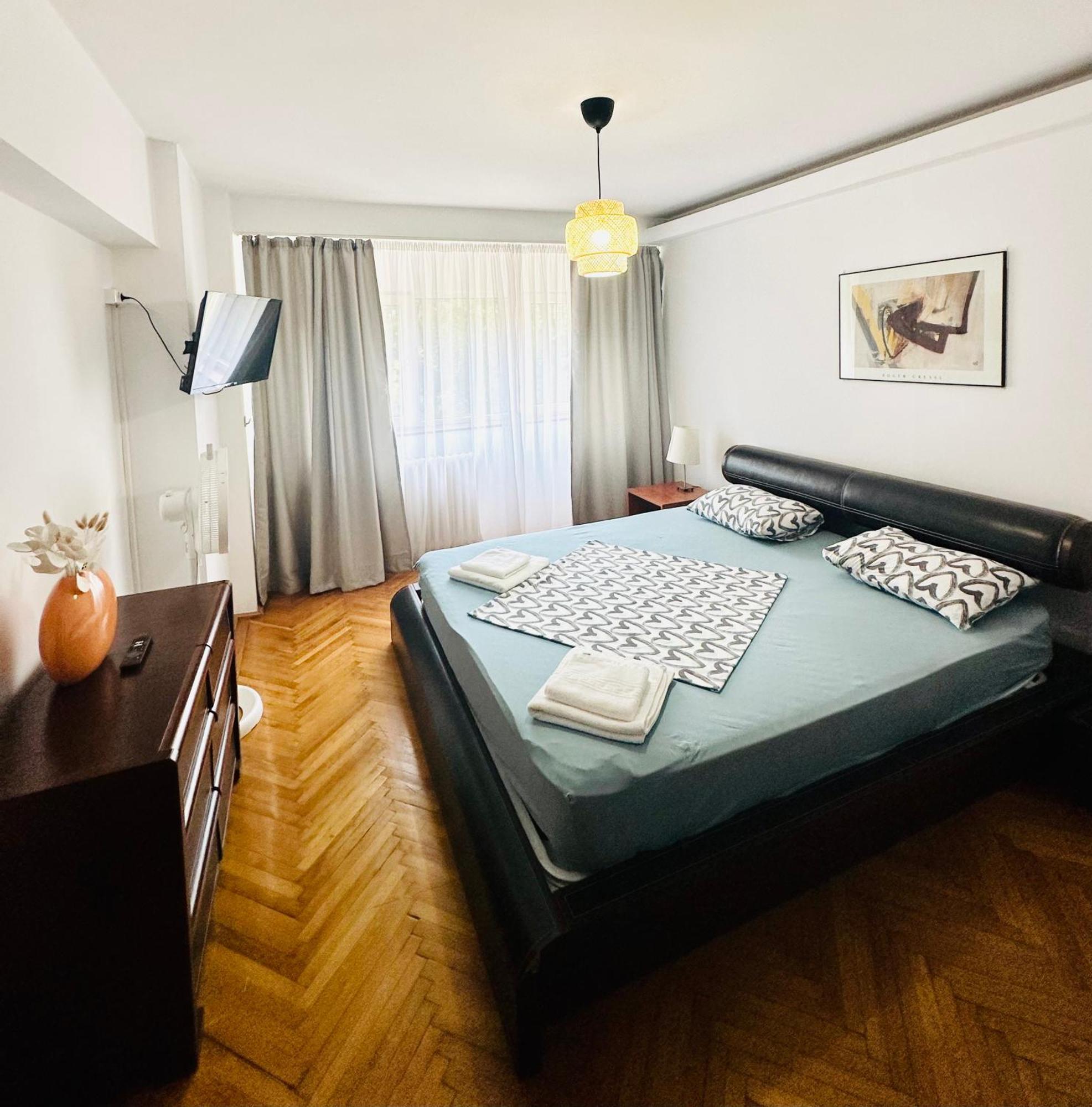 Tranquil Unirii Residence - Elegant & Spacious Living With Parking Steps From Parliament Bucharest Exterior photo
